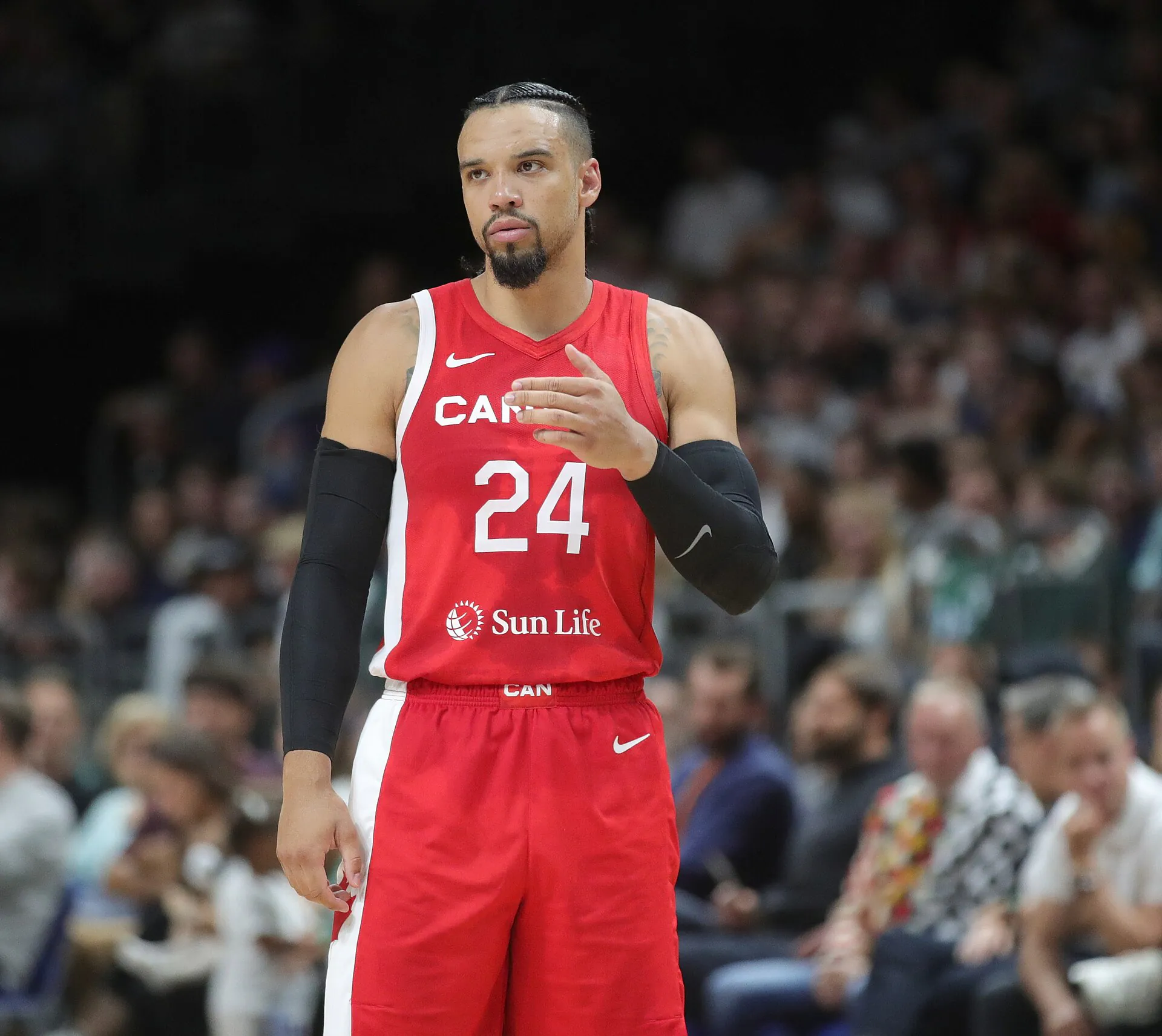 2023 年加拿大對德國友誼賽 Dillon Brooks 身穿 24 號球衣站在場上，Sandro Halank 攝