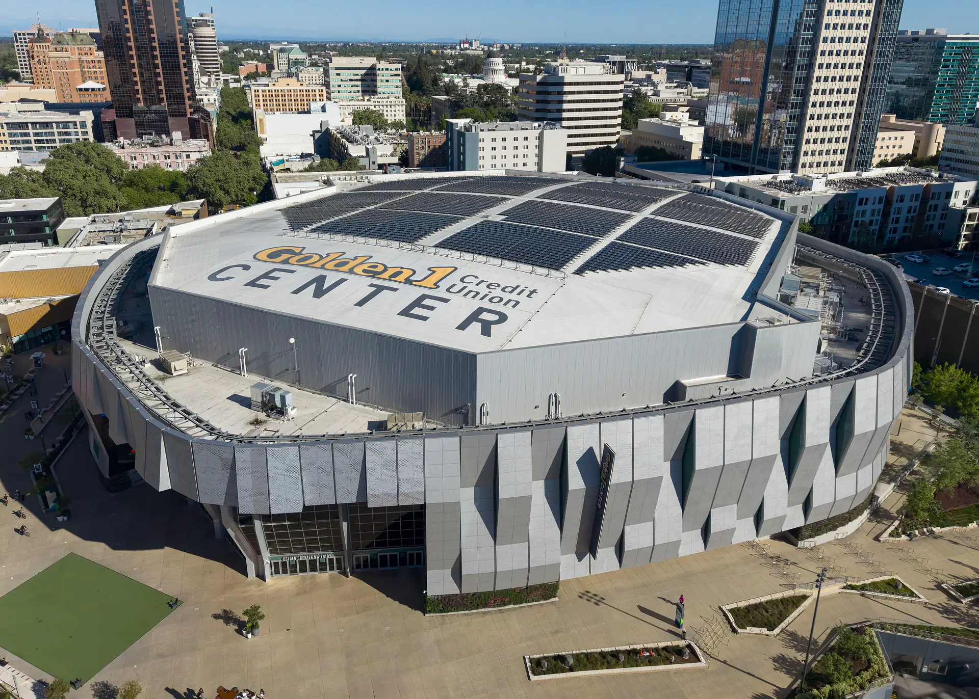國王主場 Golden 1 Center 的空拍全景