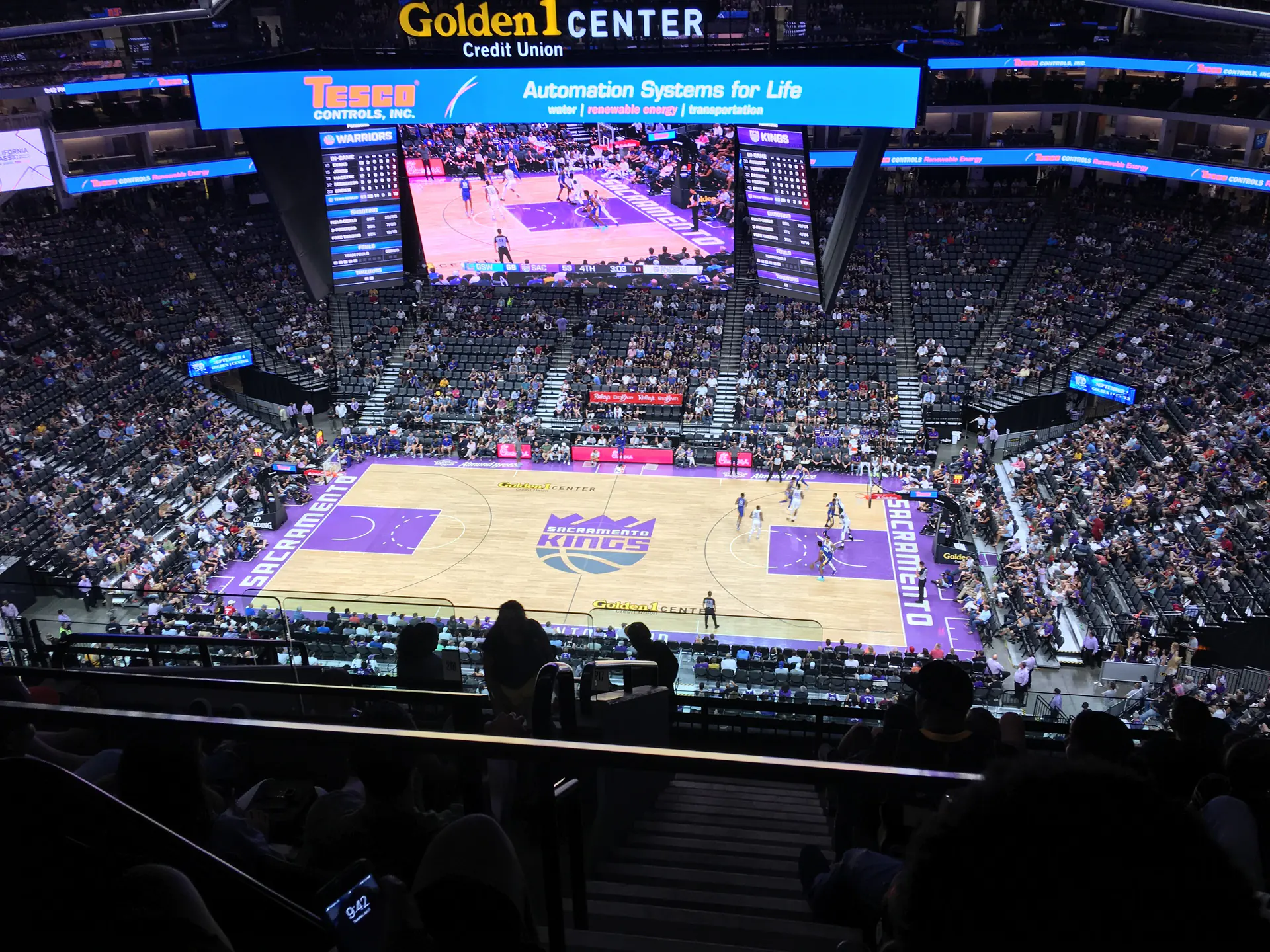 從 Golden 1 Center 高層看台俯瞰國王主場球場