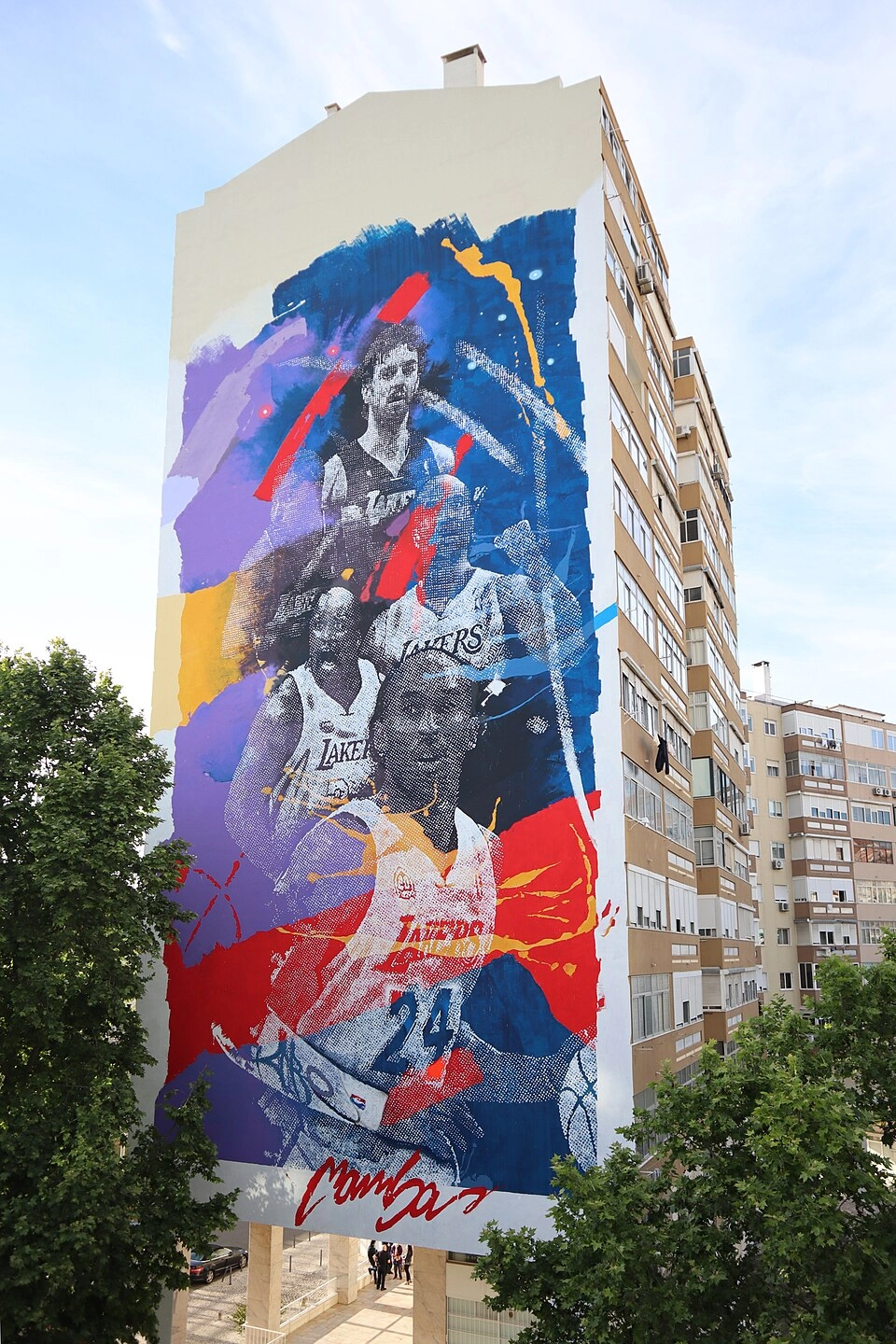 Kobe Bryant 紀念壁畫，象徵黑曼巴精神的傳承。攝影：Helio Bray，授權 CC BY-SA 4.0，來源 Wikimedia Commons。