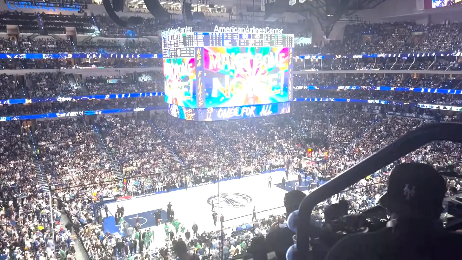 2024 年總冠軍賽第 4 戰達拉斯 American Airlines Center 場館景象，攝影 Mike Korzemba，CC BY 3.0