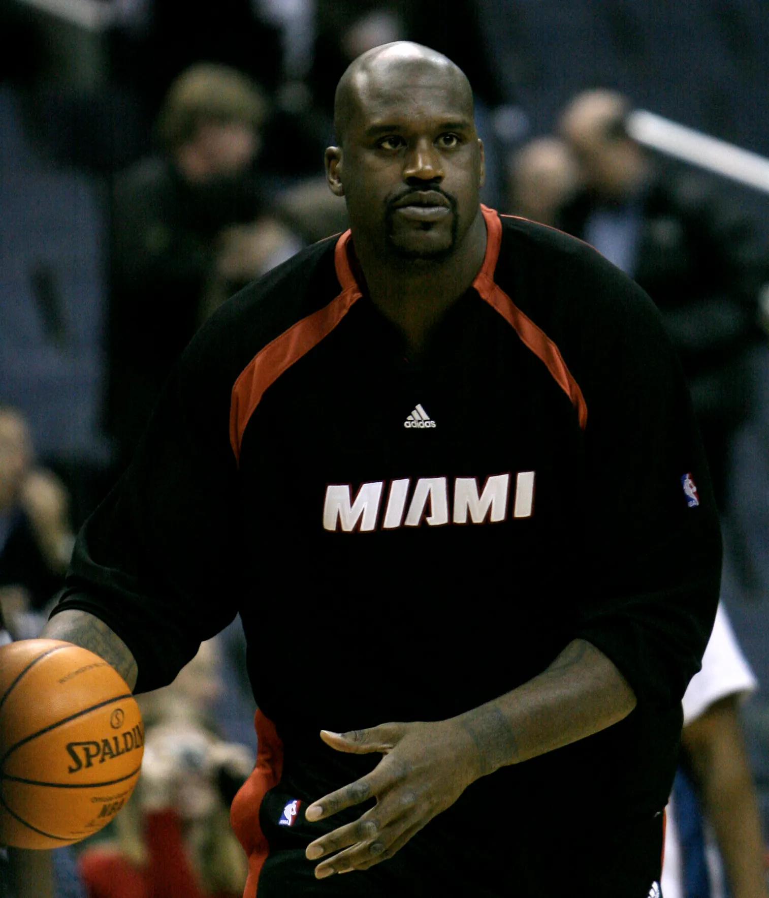2007 年熱火 Shaquille O'Neal 賽前熱身運球，攝影 Keith Allison，CC BY-SA 2.0