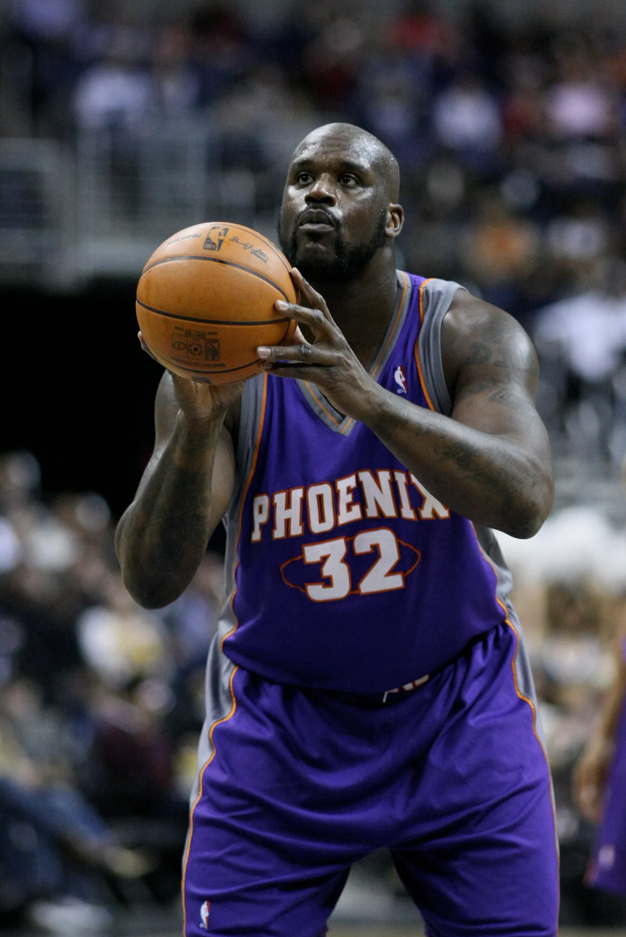 2009 年太陽 Shaquille O'Neal 準備罰球，攝影 Keith Allison，CC BY-SA 2.0
