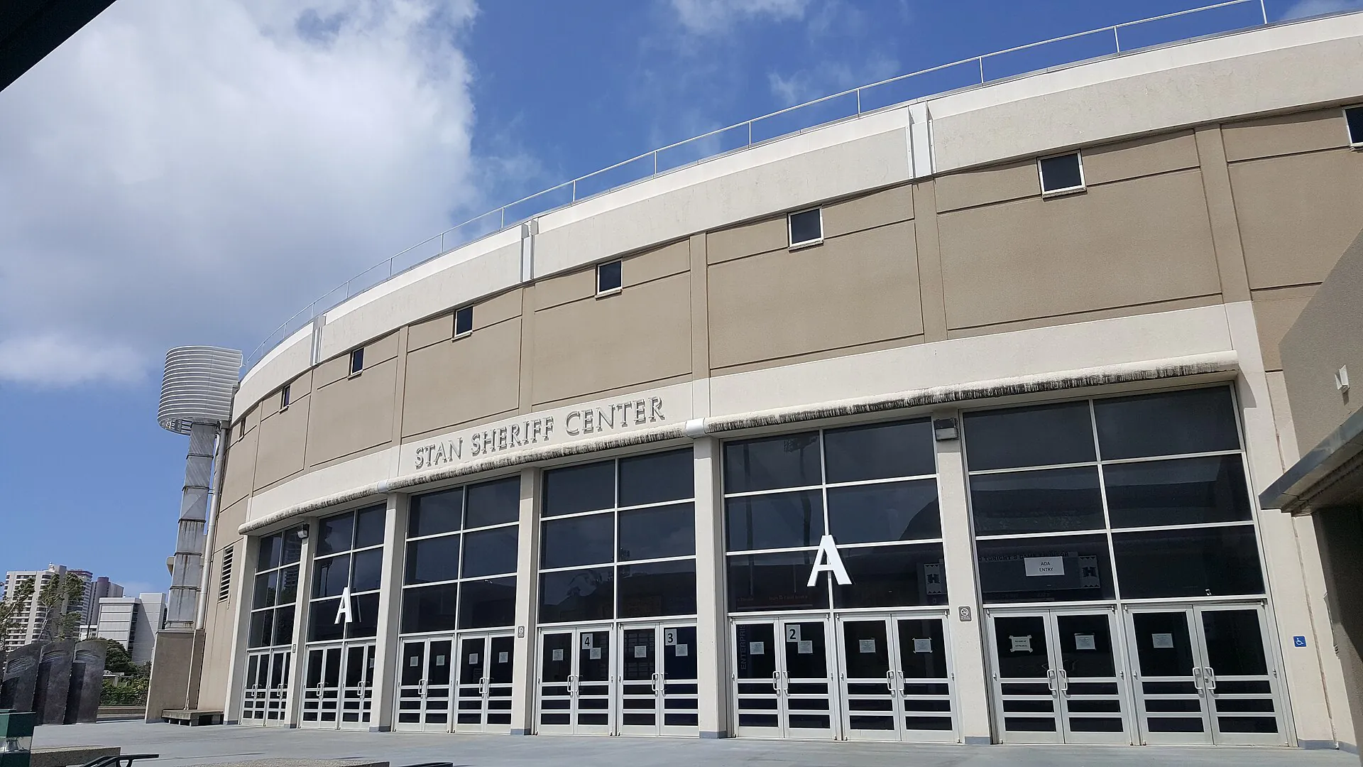夏威夷大學 Stan Sheriff Center 球館外觀與入口