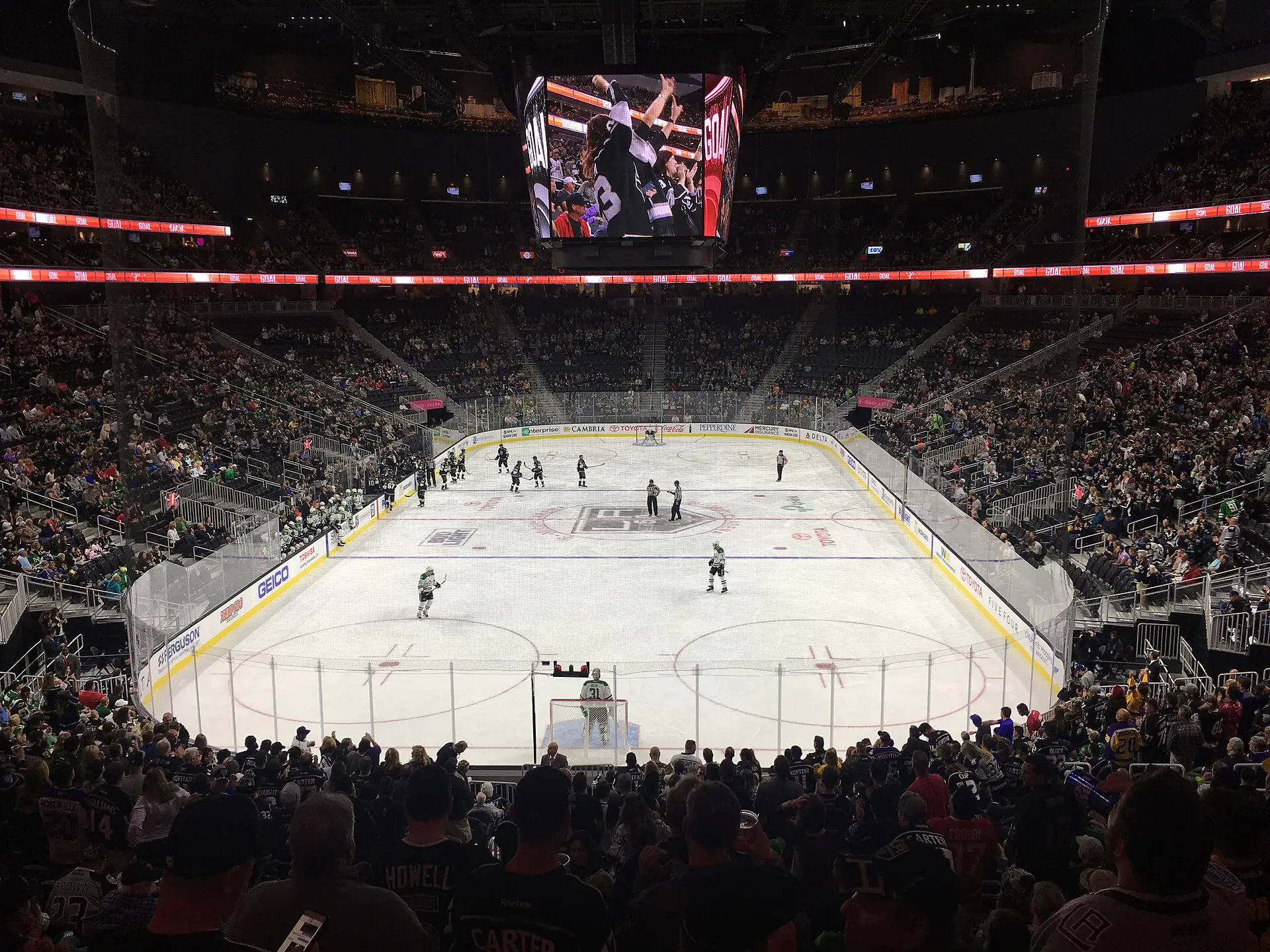 拉斯維加斯 T-Mobile Arena 內的冰球季前賽全景