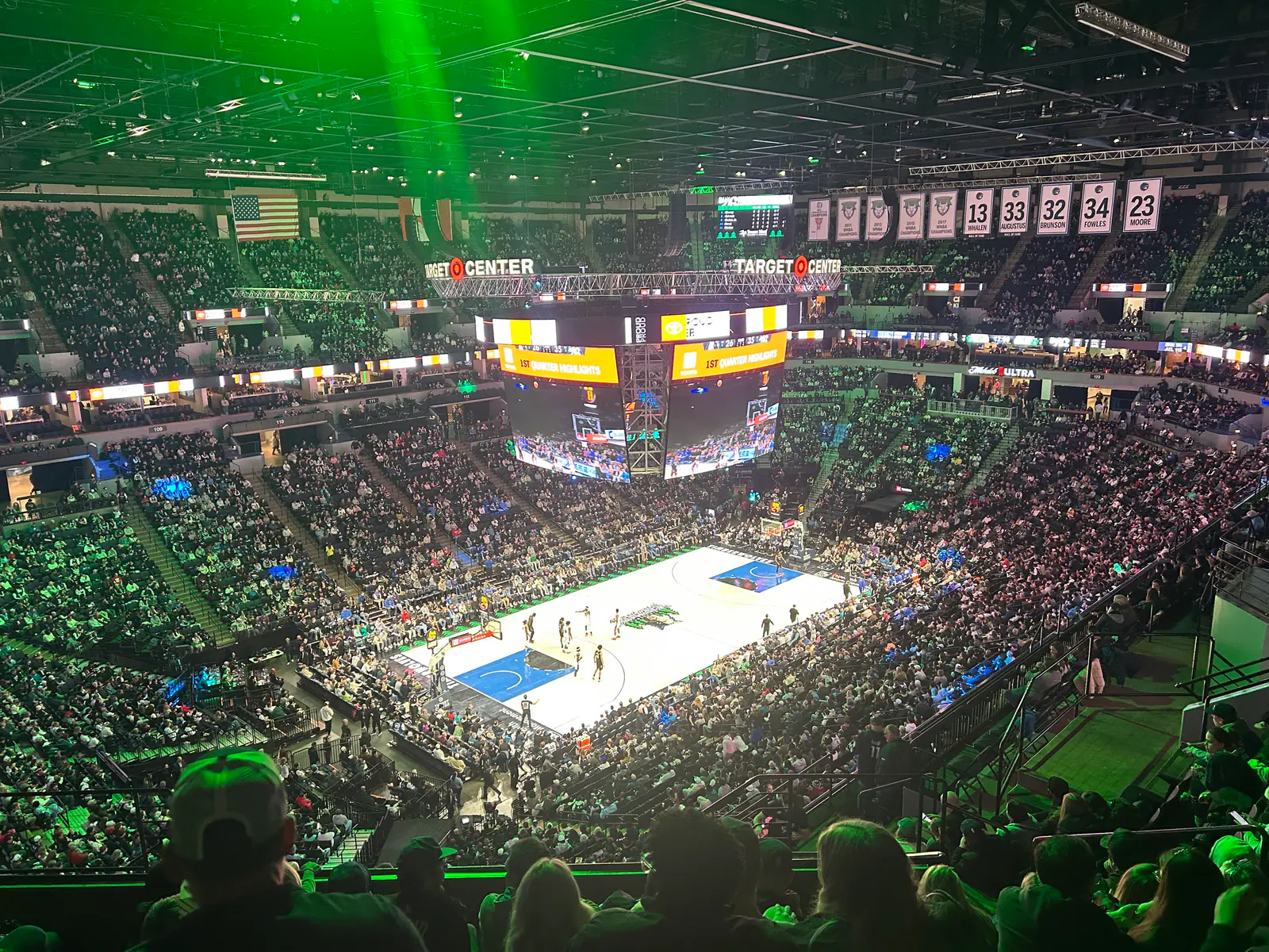 灰狼主場 Target Center 從高層看台俯瞰的比賽全景
