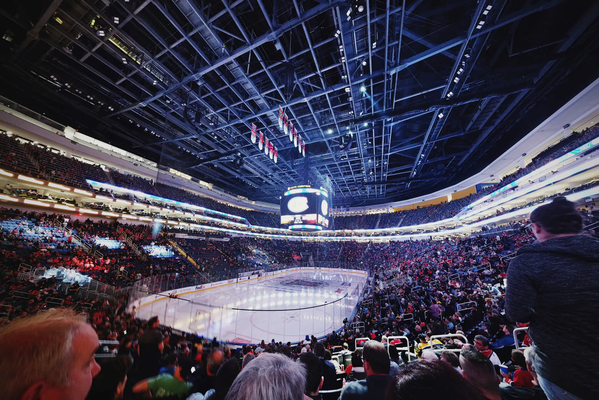 魁北克市 Videotron Centre 館內全景，熱火對暴龍季前賽的比賽場館